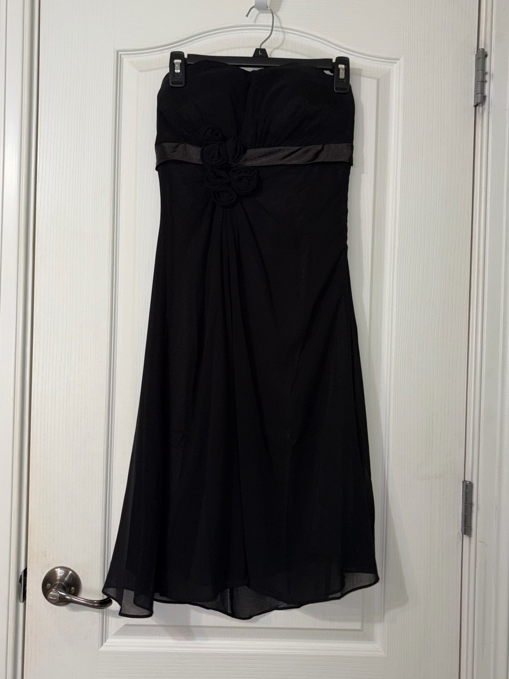 Ever-Pretty Strapless Black Cocktail Dress with Rosette Band